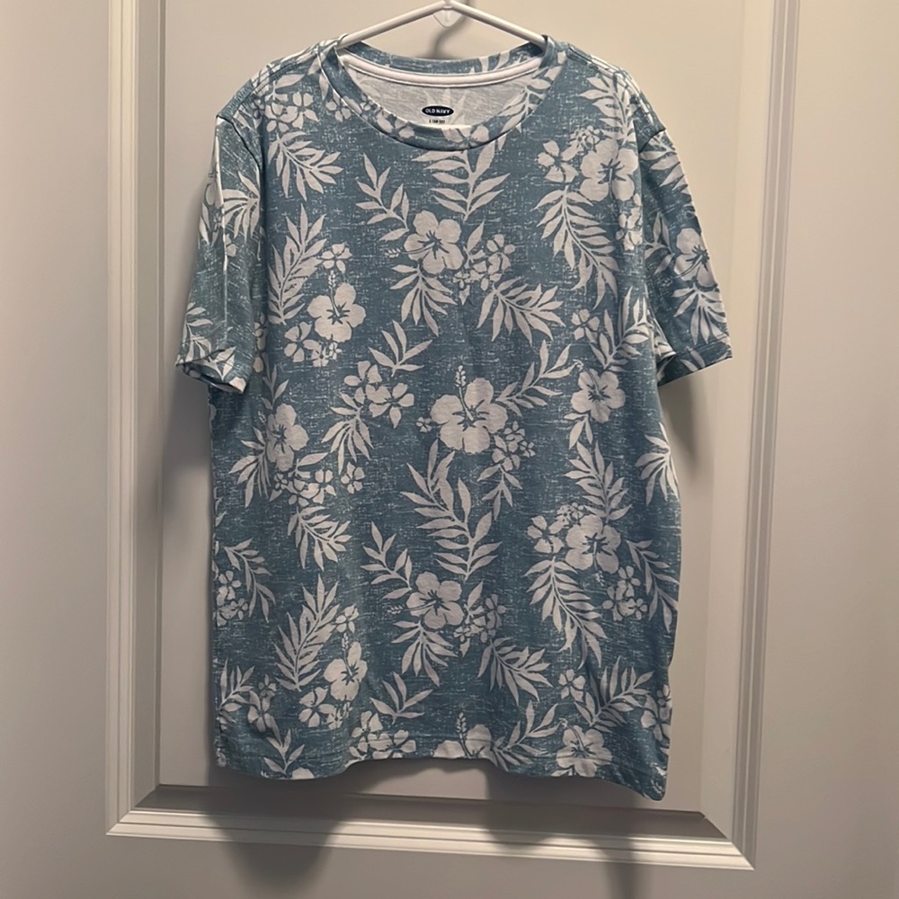 Boys Hawaiian Print Shirt. Size 10-12